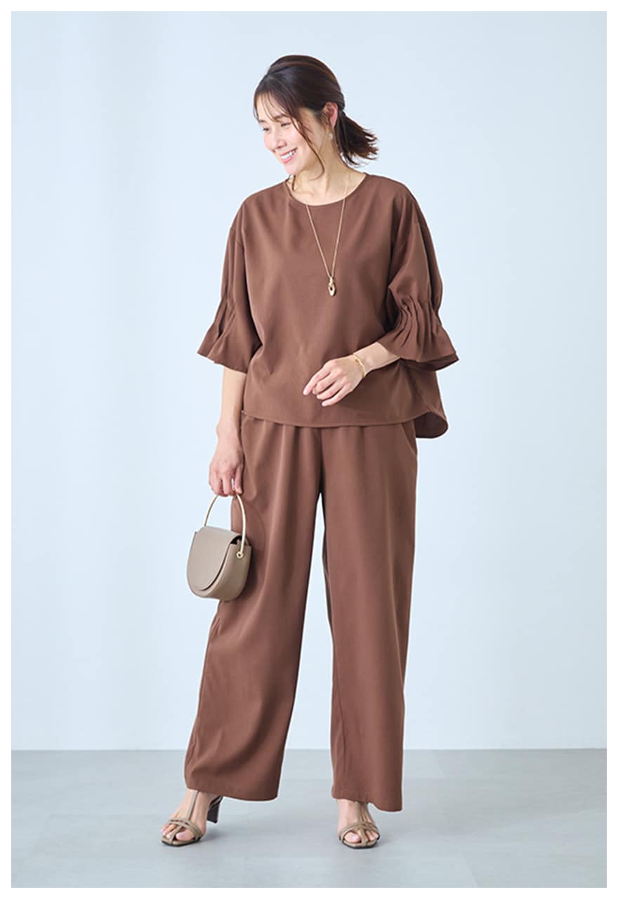 袖タックブラウス × セミワイド イージーパンツ