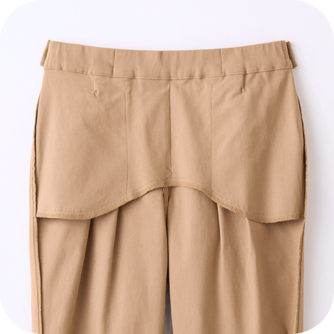 ウエスト裏側は二重仕立てのソフトな裏地