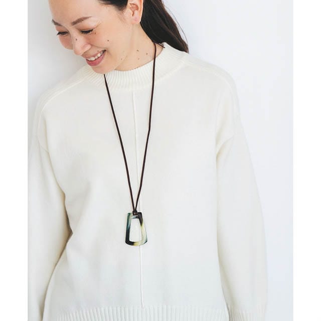 お洒落に携帯できるペンダントタイプのルーペ