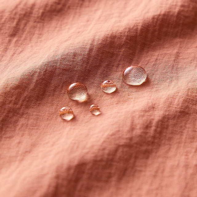 ちょっとした雨や水を弾く撥水加工
