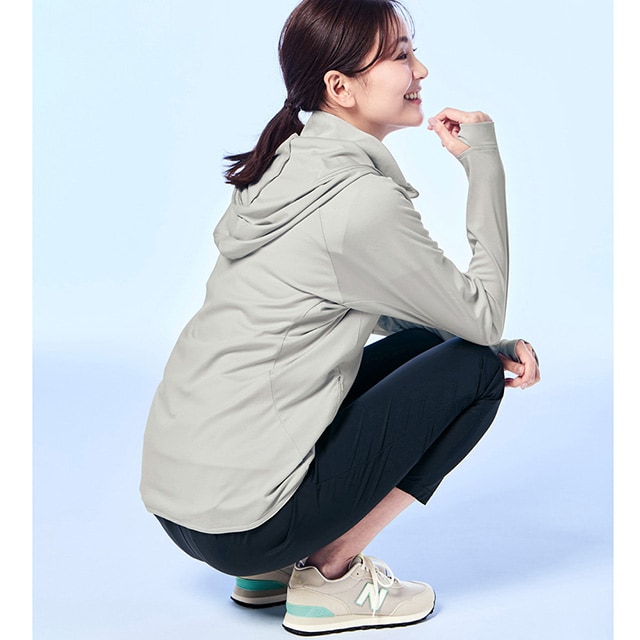 しゃがんでも腰が見えない丈