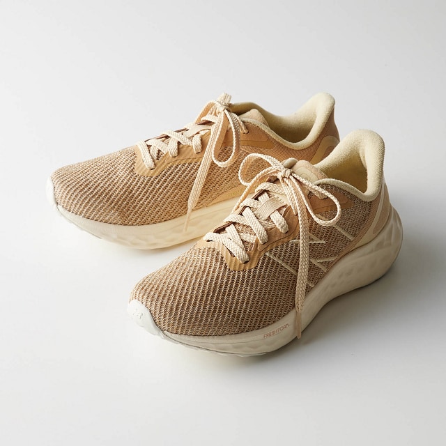 クッション性と安定性をよりアップさせたオリジナルの「FRESH FORM ミッドソール」
