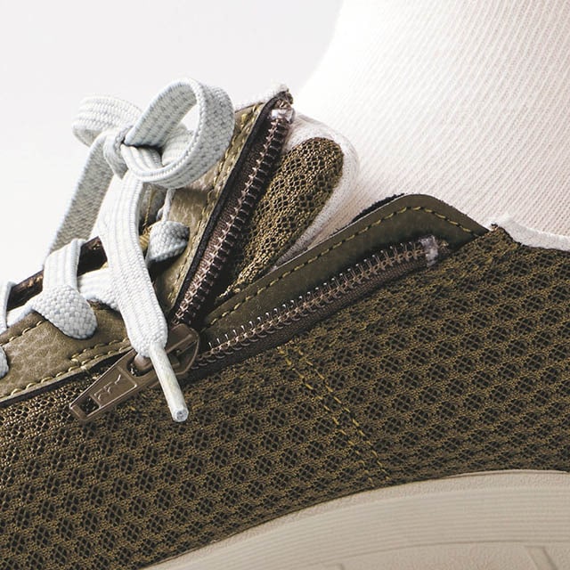 ファスナー付きで脱ぎ履きラクラク