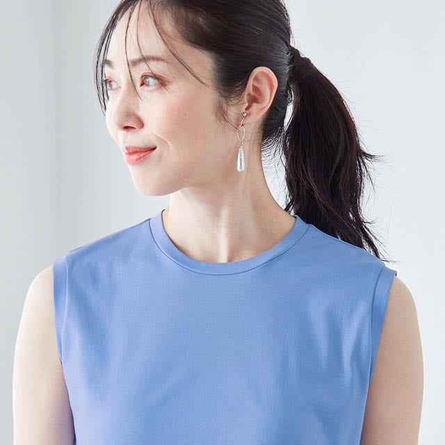 ほど良く詰まった首元も上品