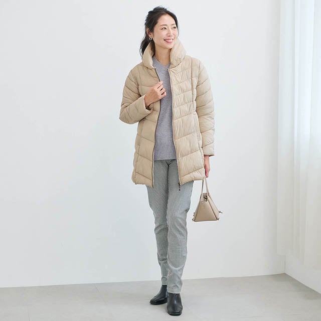 ダウンのような軽さで脱いだ時にかさばりにくいのもポイント