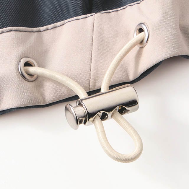 裾はドローコードでお好みのシルエットに変更可能