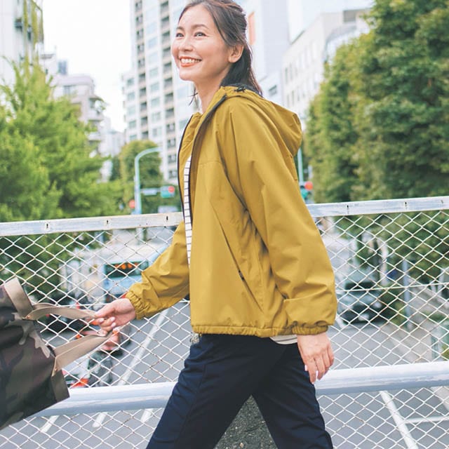 軽い着心地なのに総裏シャギーであたたかい撥水パーカ