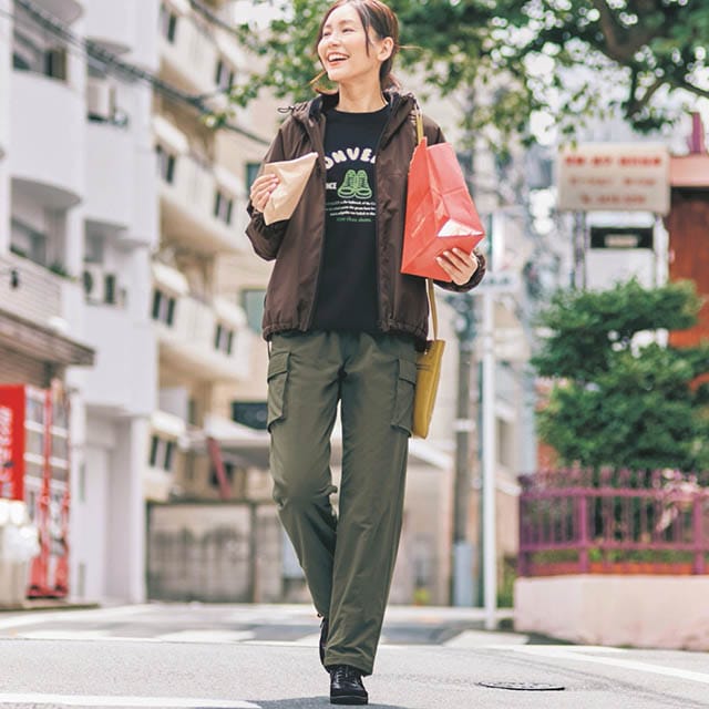 スッキリシルエットなのに総裏フリース素材であたたかい