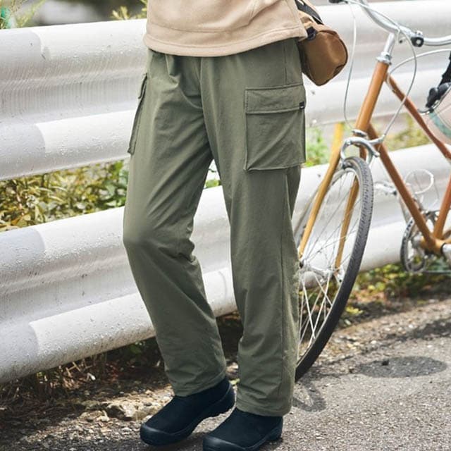 マチのあるカーゴポケットが今っぽい