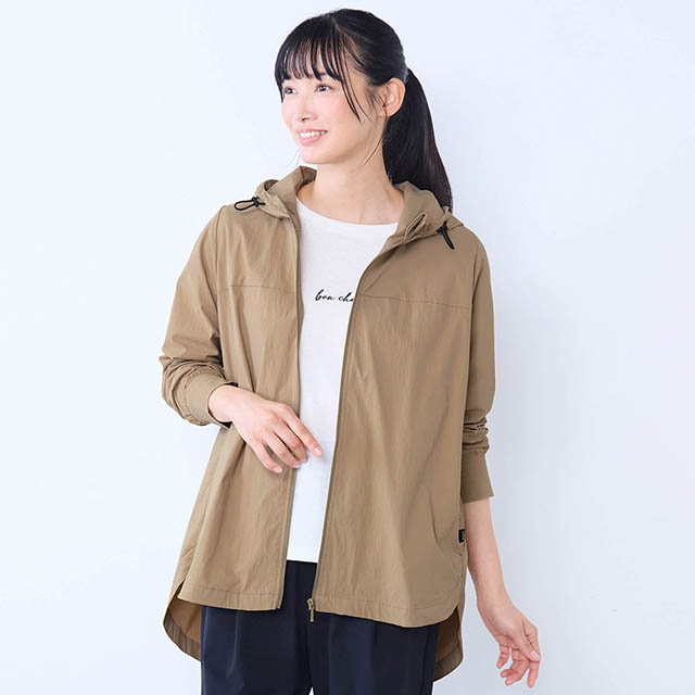 ふんわりとしたシルエットでお腹周りもカバー