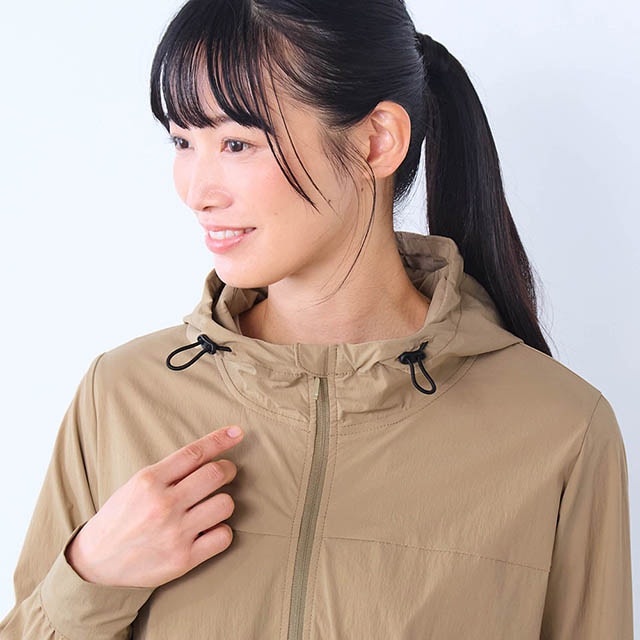 ドローコードで調節可能なフード