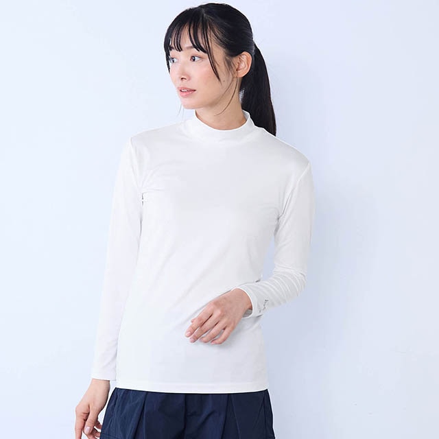 合わせやすい長袖Tシャツは1枚あると重宝◎