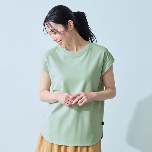 1枚でキレイ見えが叶う吸汗速乾素材の半袖チュニック