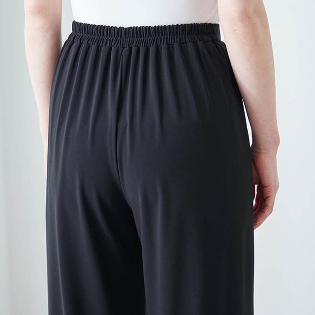 ウエスト総ゴム仕様で座った時も締め付け感が気になりにくくラクチン