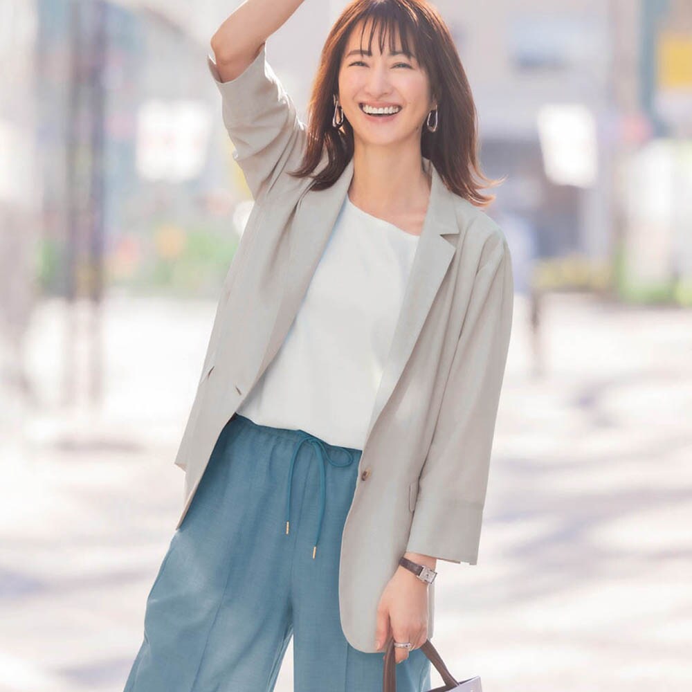 シャツ感覚の爽やかジャケットで、きちんと感も鮮度もアップ