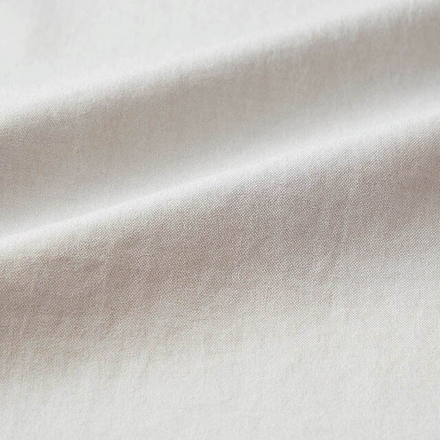 さらっとした風合いでシワが気になりにくい素材
