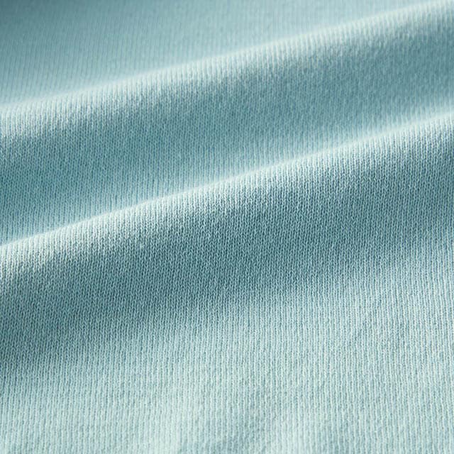薄手でさらりと涼しい肌ざわりの綿混素材