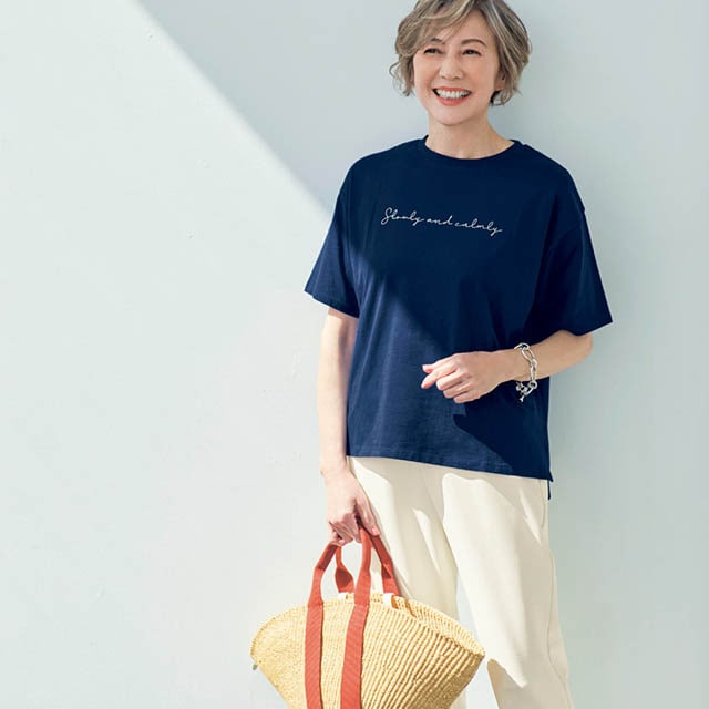 大人が気負わずに着られる、シンプルなのにこだわりいっぱいのロゴTシャツ
