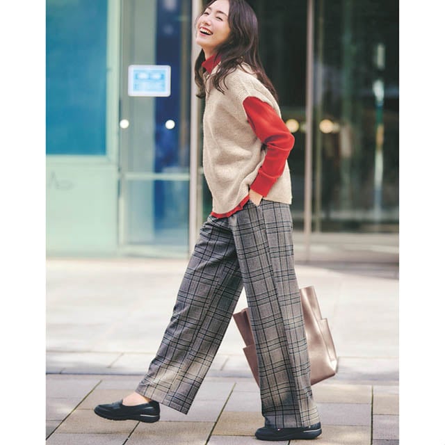 トラッドなチェック柄が着映えるセミワイドパンツ