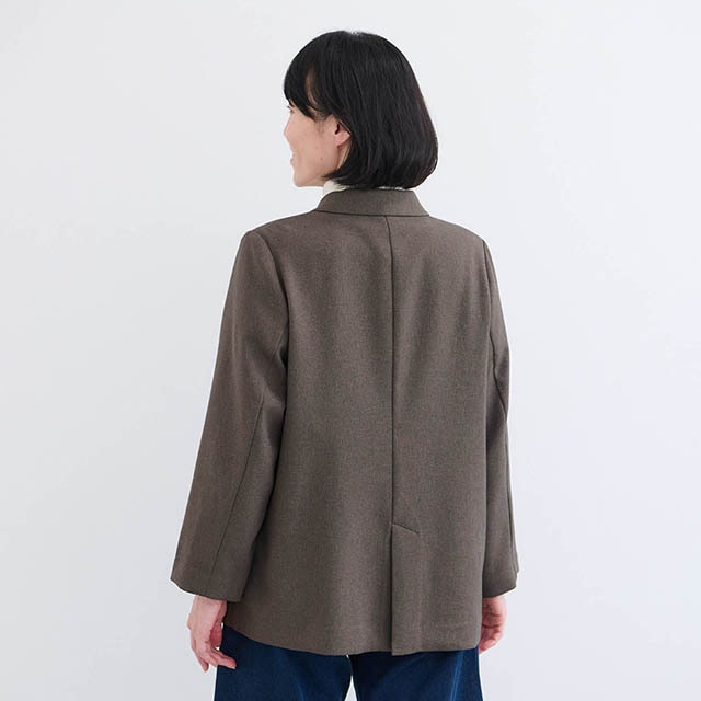 長めの着丈で気になる腰まわりもカバー