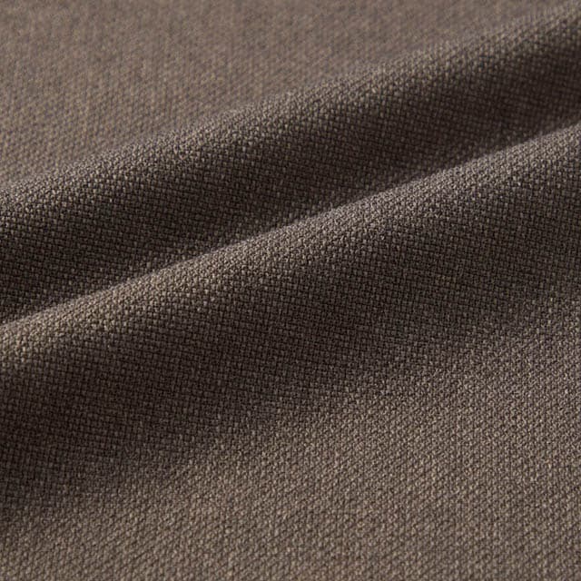 シワになりにくい立体感のある素材