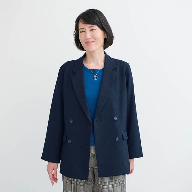 身幅が広くゆとりがありラフな着用感で厚手のインナーを着てももたつきにくい