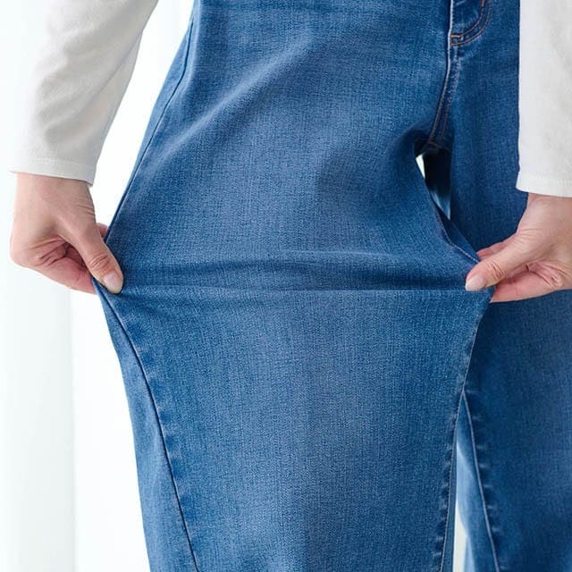 見た目は本格的なデニムなのにストレッチ入りで動きやすい