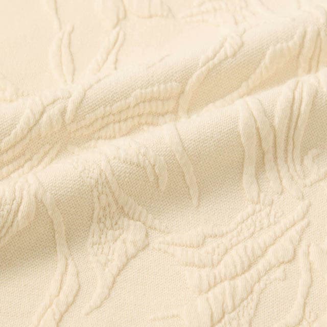 ほど良いハリのある立体感のあるふくれジャカード素材