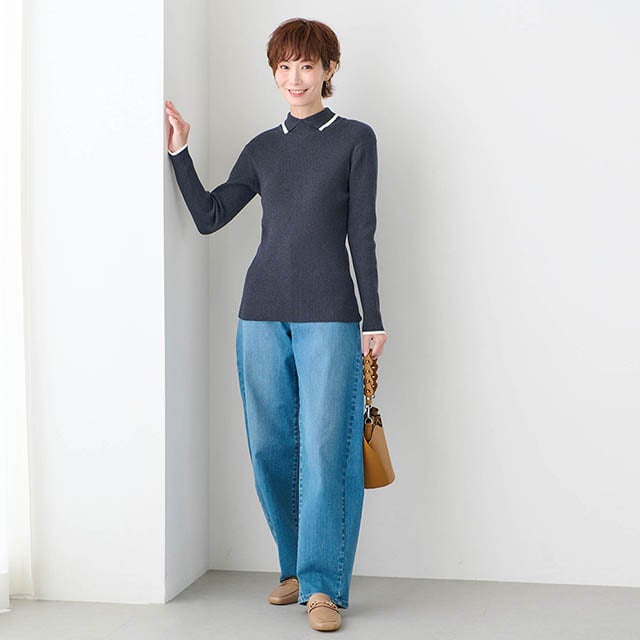 襟付きで上品ながらもカジュアルにも合わせやすい1枚