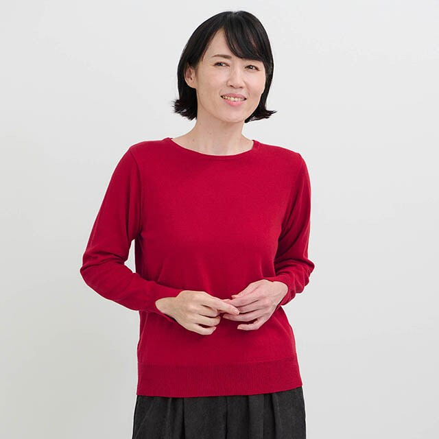 手首がすっきり華奢見えするスリットデザイン