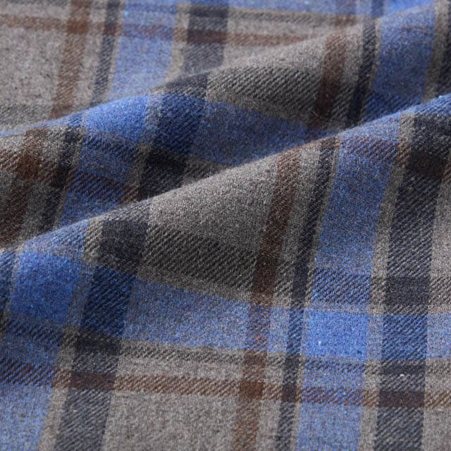 先染めチェックに起毛をかけたやわらかな風合い