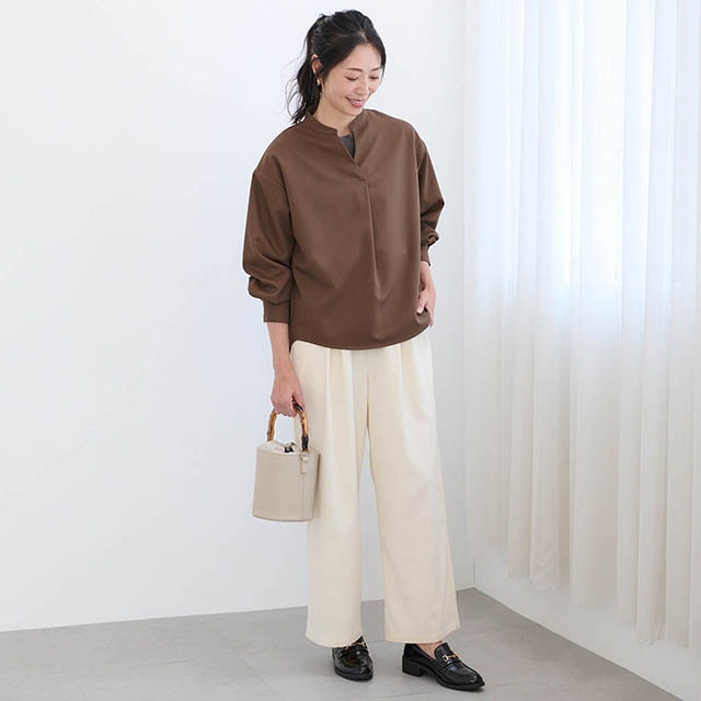 オフィシャルな場にも着ていける上品さもありつつ、デイリー使いもしやすい1枚