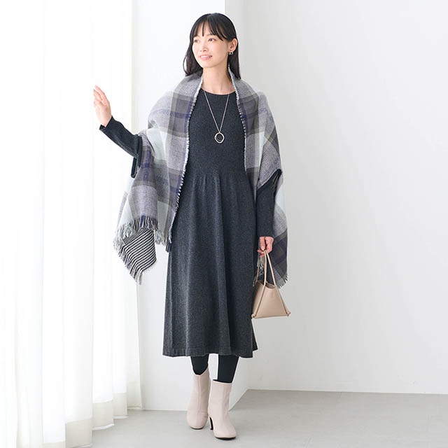通常の使い方に加え、アームホールに袖を通して羽織りとしても使える