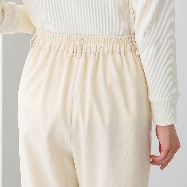 ウエストは後ろゴムではきやすく着心地ラクちん