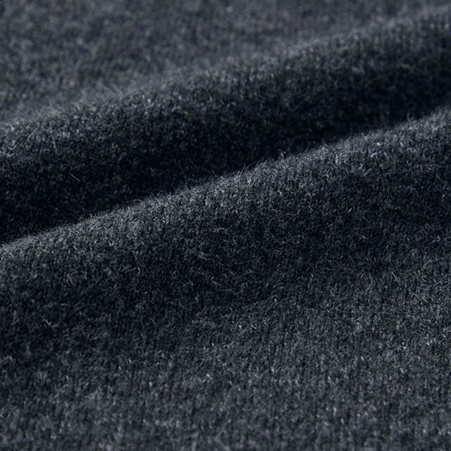 のっぺり見えないミックス調のニット