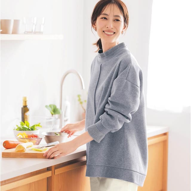 パッと一枚でこなれて見えるさりげないニット使い