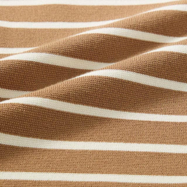 上品な編み目でハリがあり、もっちり感のあるミラノリブニット素材