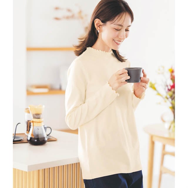 重ね着のインナーにもぴったりな万能カットソー