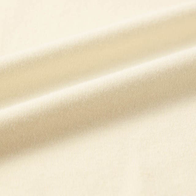 身生地はほどよく肉厚でなめらかな肌あたりの綿100％スムース素材