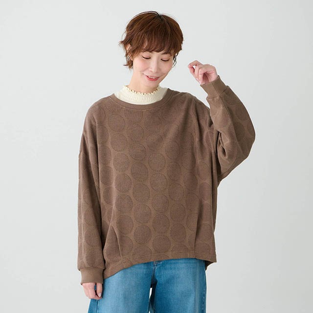 体型を拾いにくいゆったりシルエット