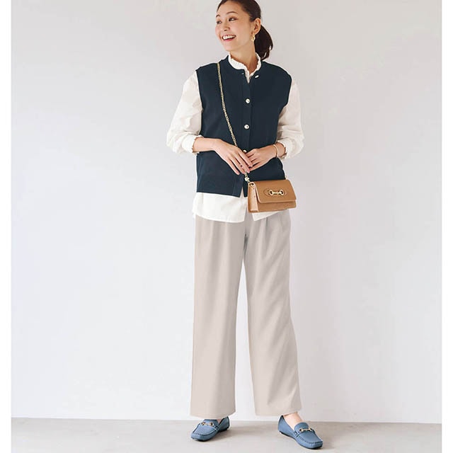 足がまっすぐに見える広すぎない裾幅でダボつかない