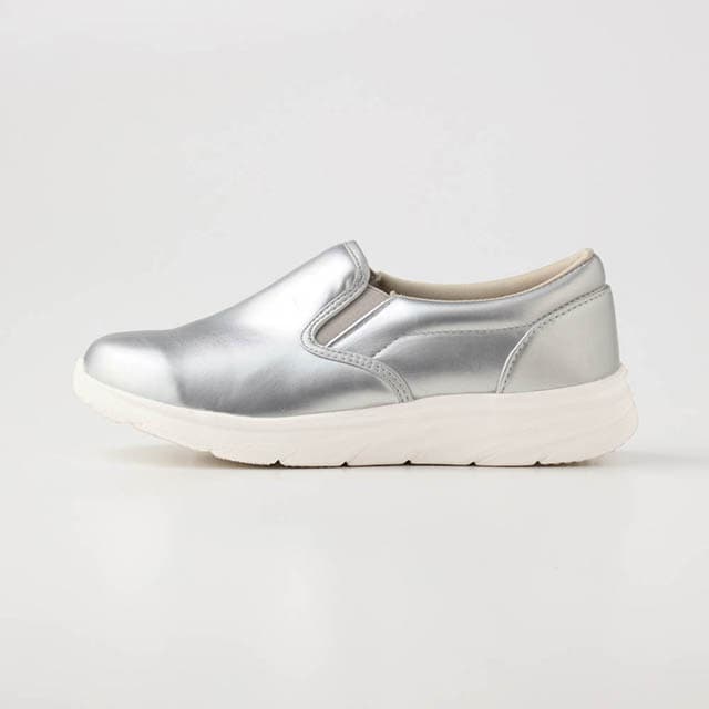 片足約150gで履いていないような軽さ