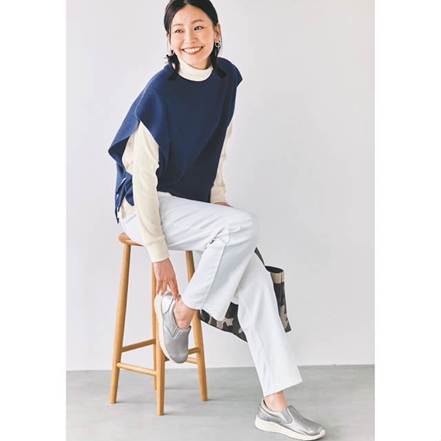 サッと履けて歩きやすいスニーカー底スリッポン