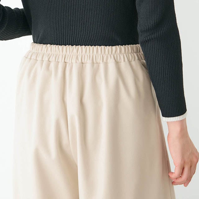 ウエストは後ろゴムではきやすく着心地ラクちん