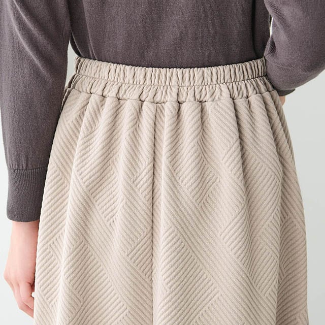 ウエストは後ろゴムではきやすく着心地ラクちん