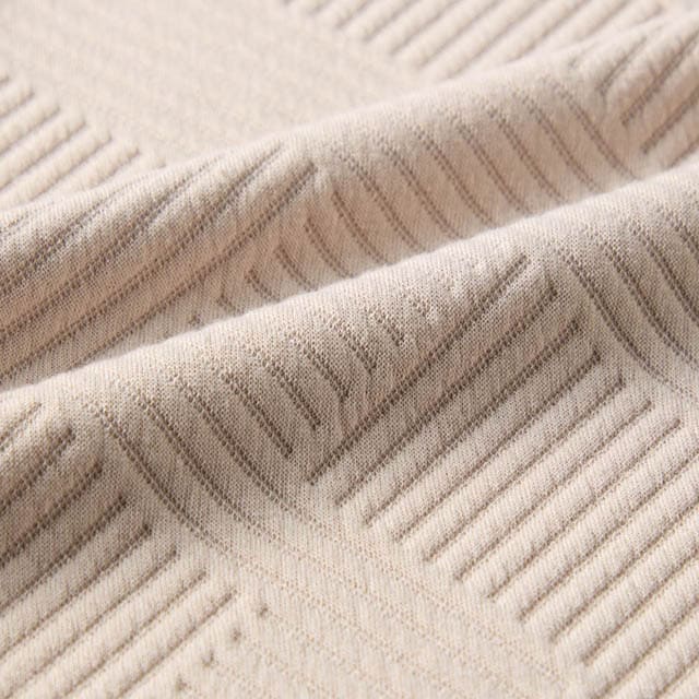 高級感を演出する幾何のジャカード柄