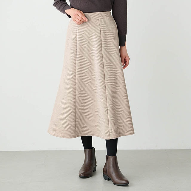 カットソー素材なので上品見えながらもラクな着心地