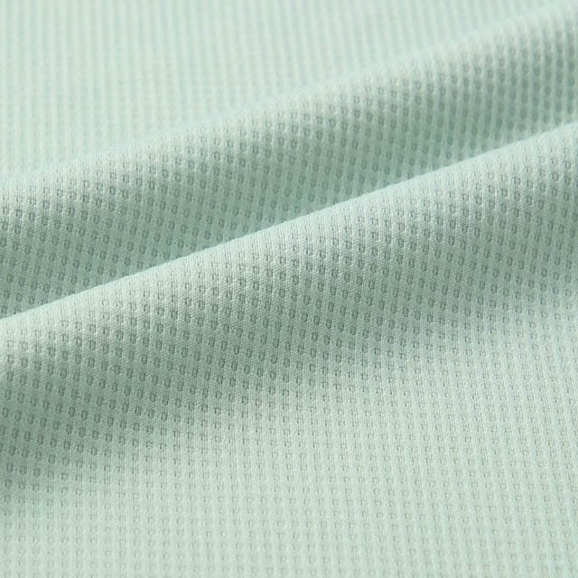 表側は防風保湿撥水機能付きのワッフル調生地