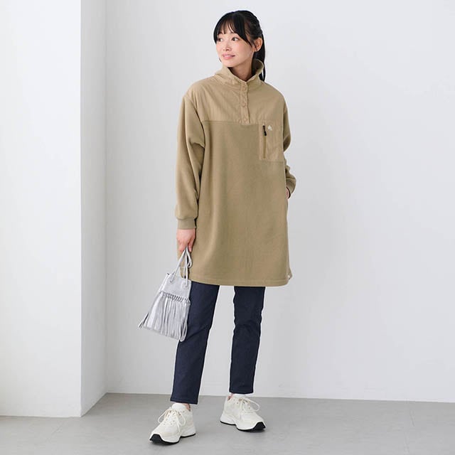 おしりが隠れる丈感でレギンスや細身のパンツとの相性も◎