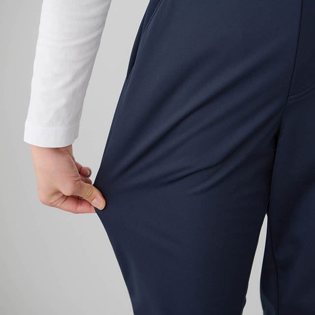高いストレッチ性で動きやすい
